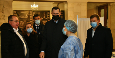 Міністр Чернишов побував у найпопулярнішому центрі вакцинації Рівного